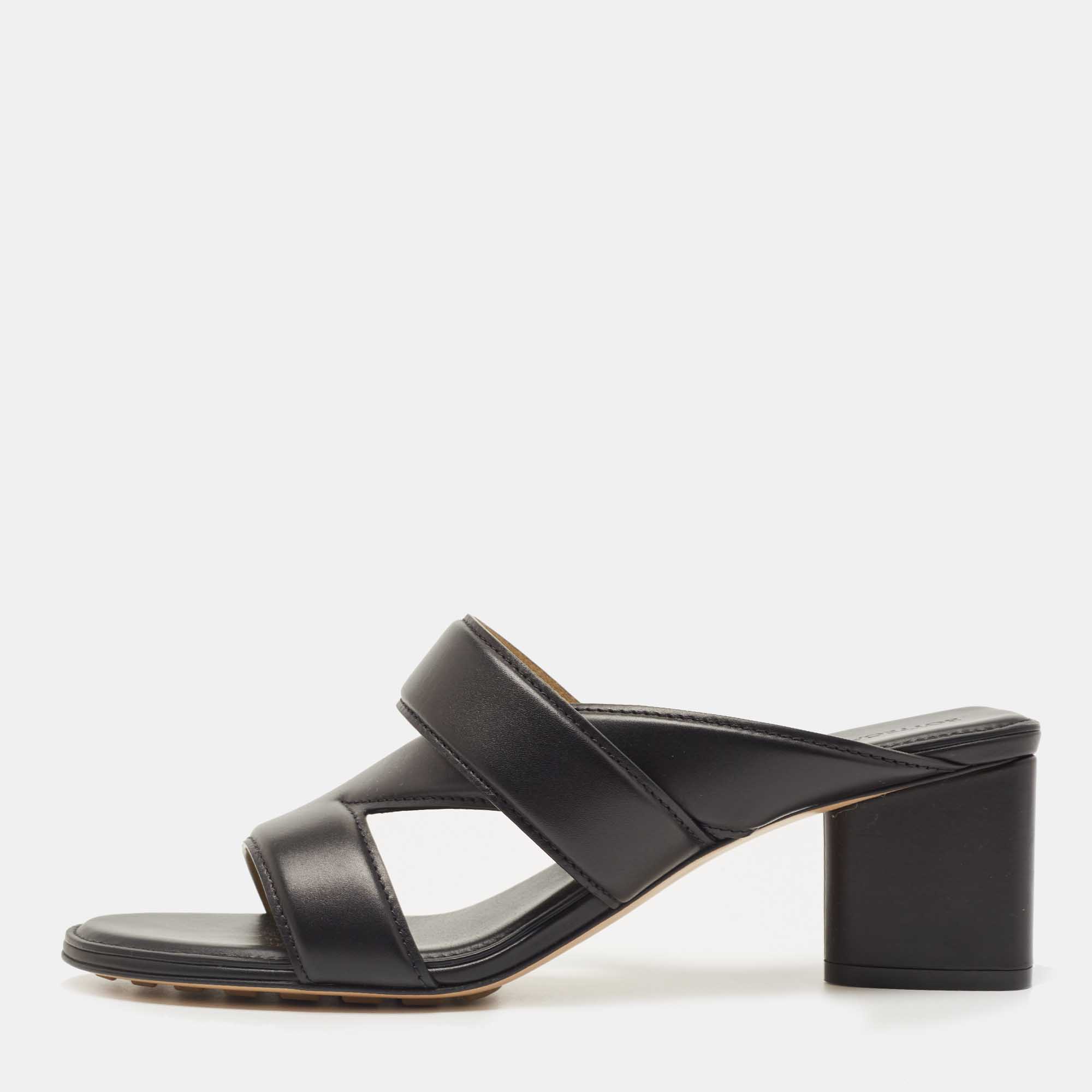 مملوكة مسبقًا Bottega Veneta Black Leather Block Heel Slide Sandals Size 39