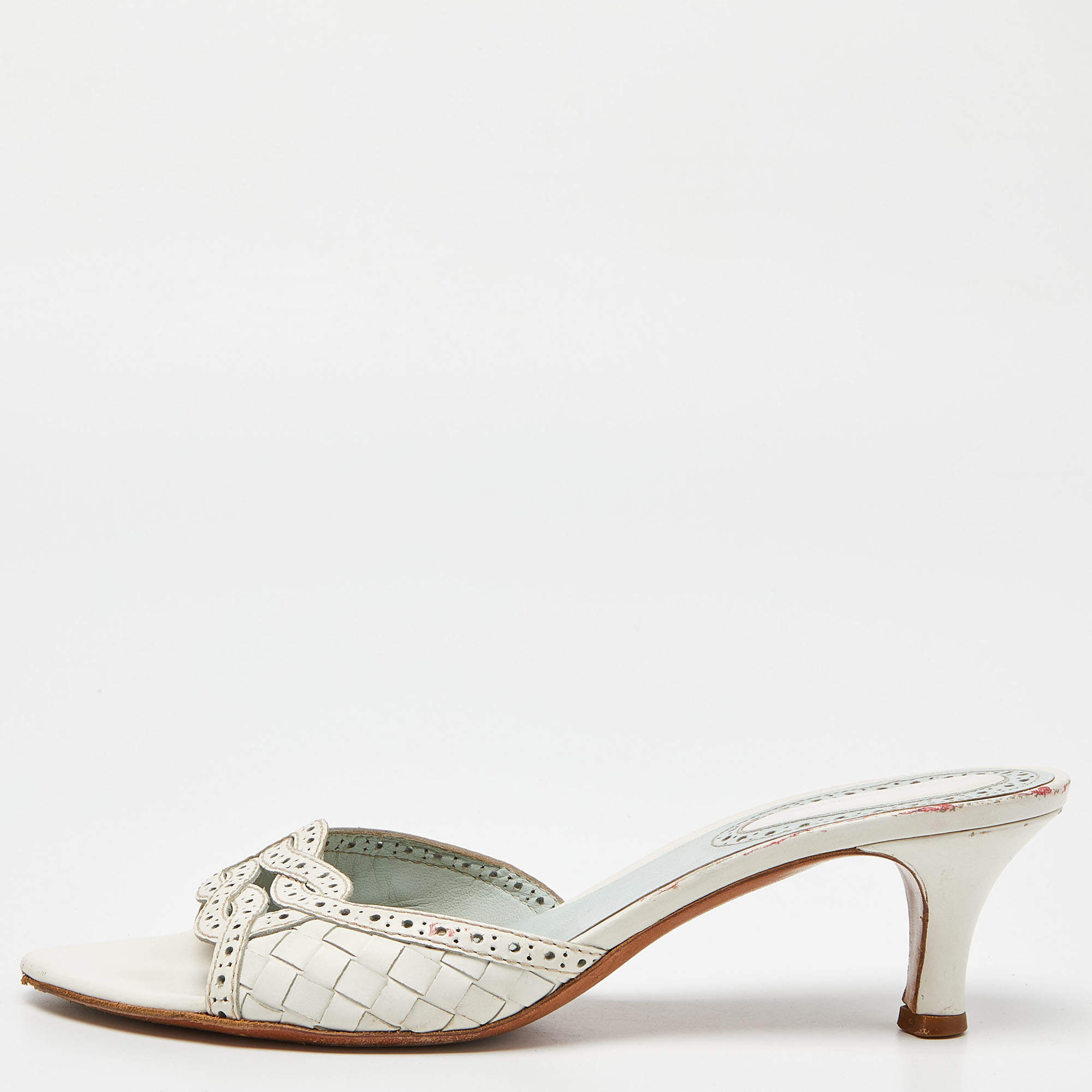 Pre Owned Bottega Veneta White Perforated Intrecciato Leather Slide Sandals Size 40.5