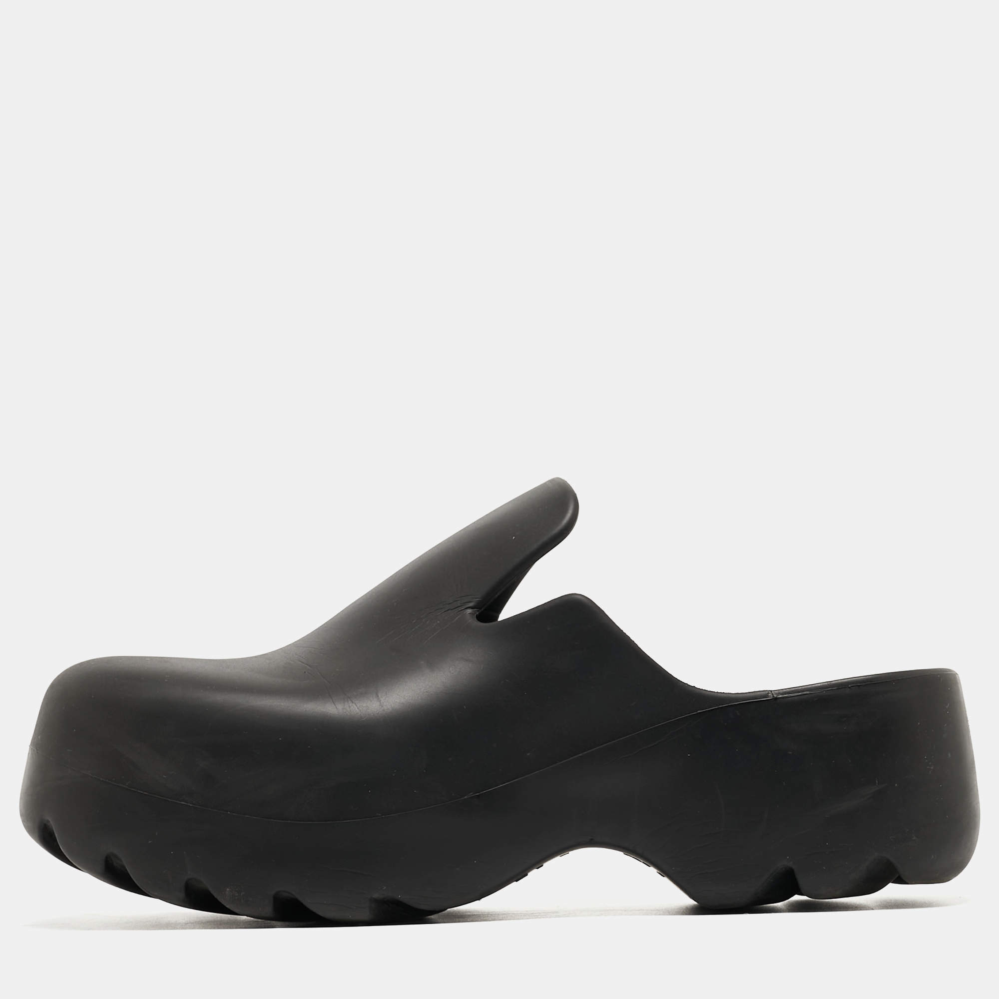 Pre Owned Bottega Veneta Black Rubber Flash Mules Size 41