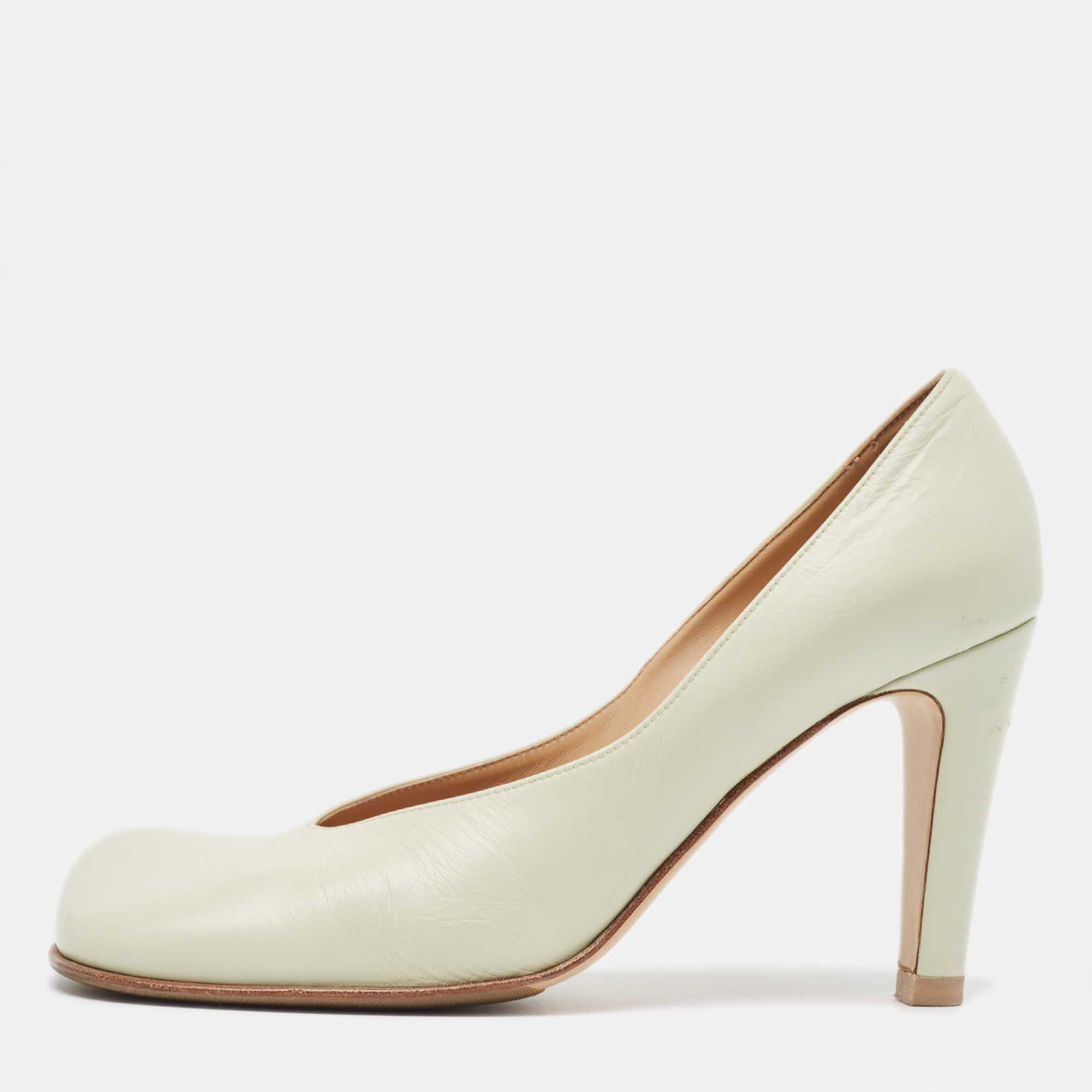 Pre Owned Bottega Veneta Light Grey Leather Pumps Size 39