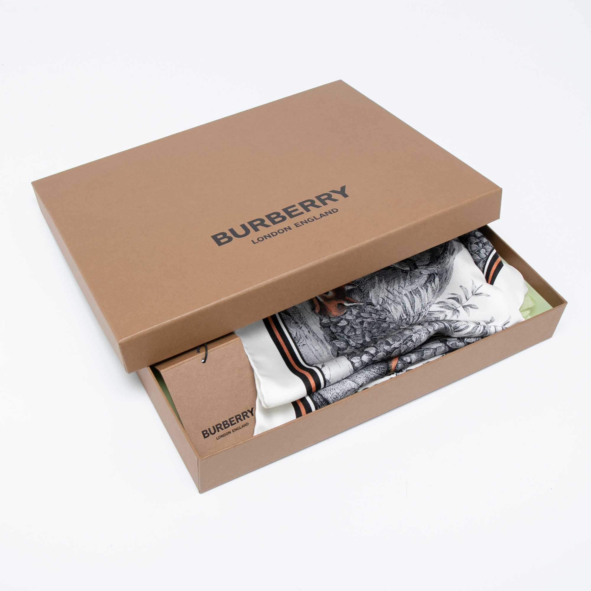 Burberry scarf outlet packaging