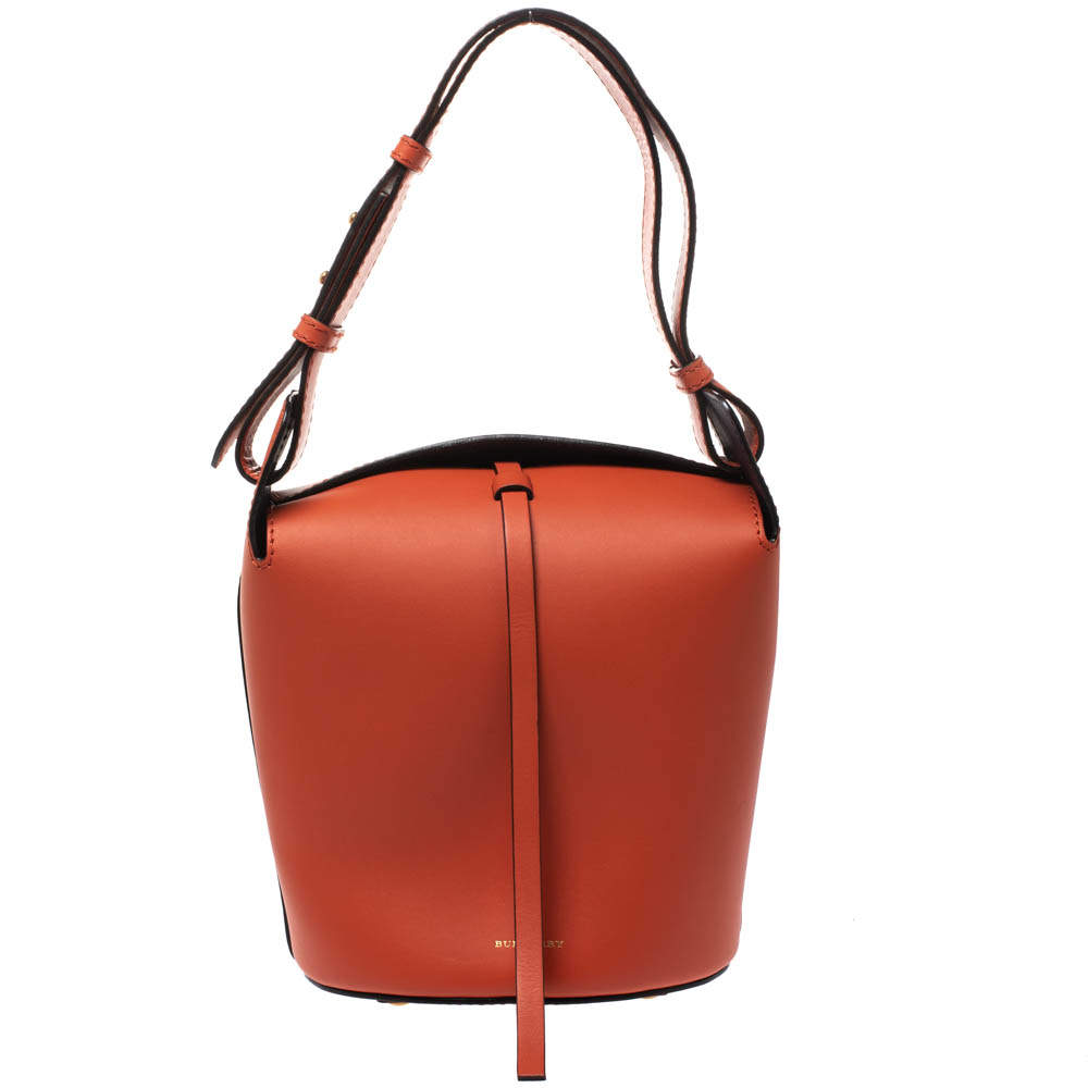 Pre Owned Burberry Clementine Leather Small Bucket Bag