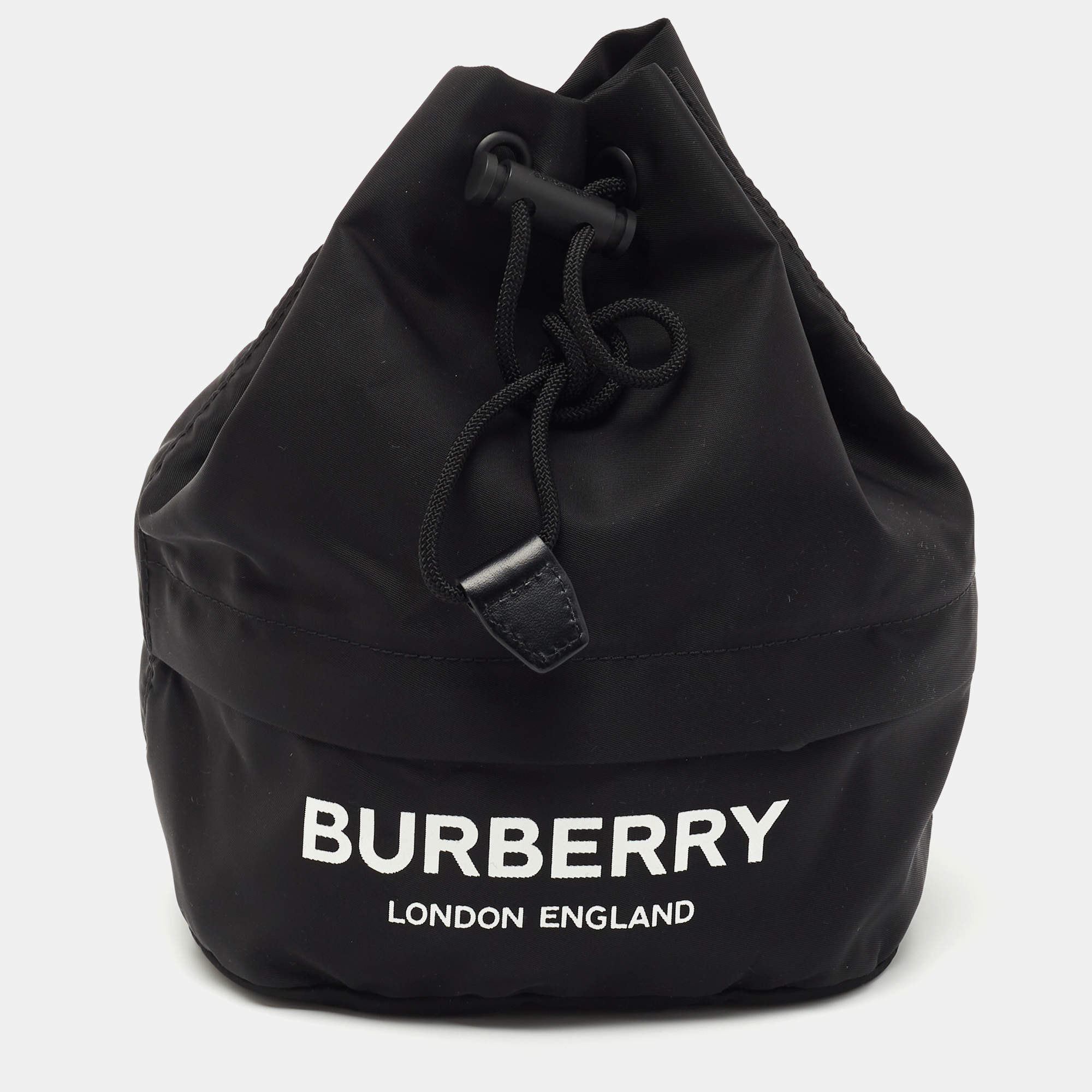 مملوكة مسبقًا Burberry Black Nylon Phoebe Drawstring Pouch