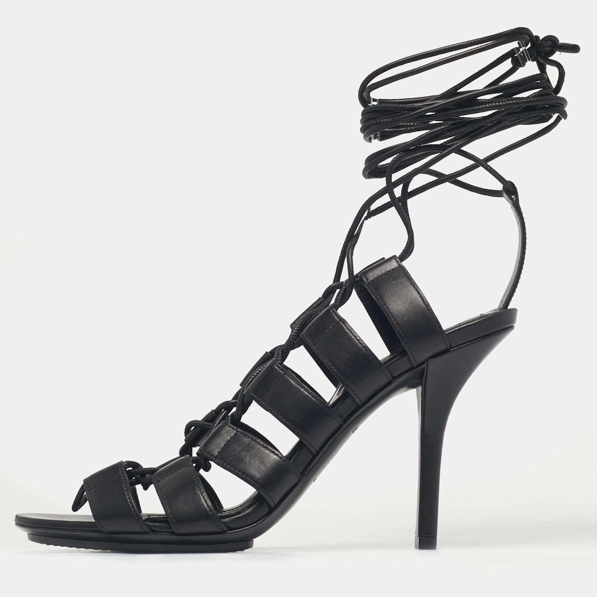 Pre Owned صندل بربري جليديتور كعب رفيع جلد أسود مقاس 37.5