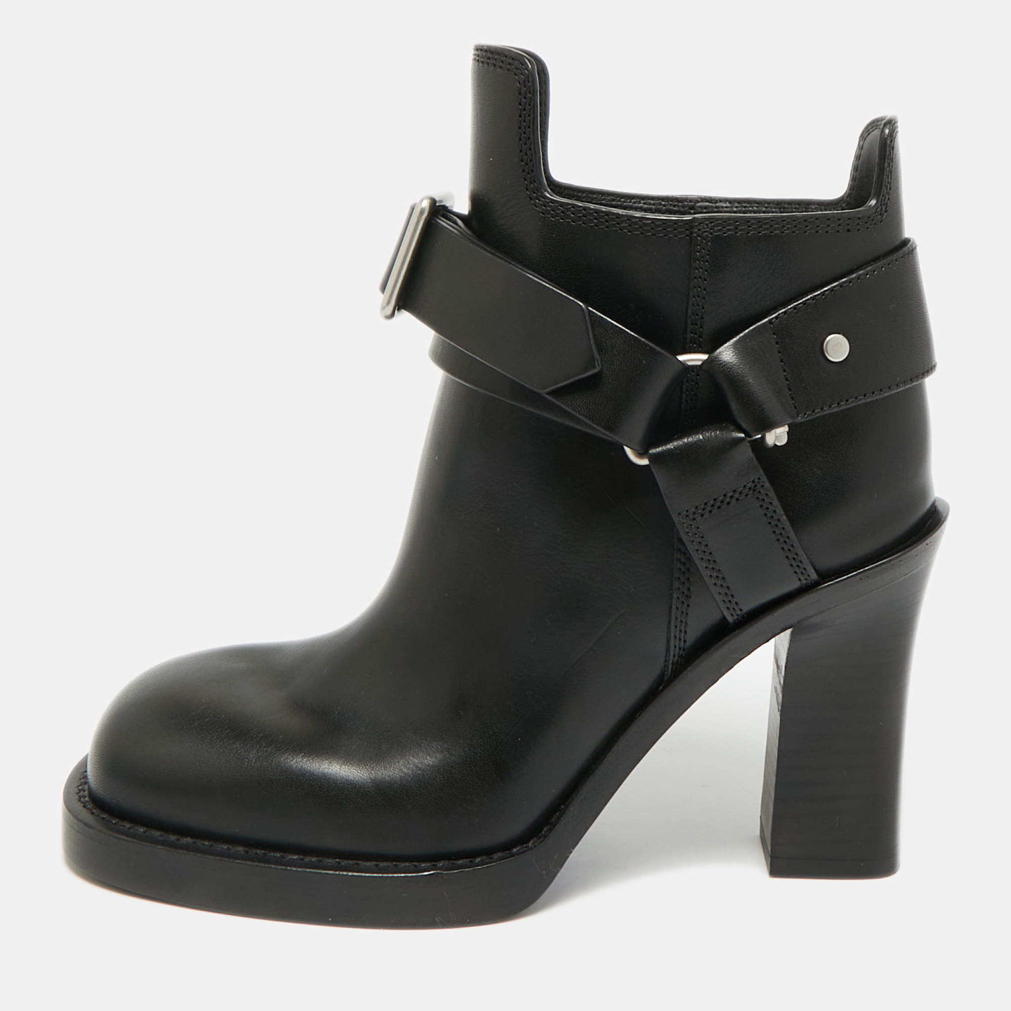 مملوكة مسبقًا Burberry Stirrup Size 37 Black Leather Ankle Length Boots