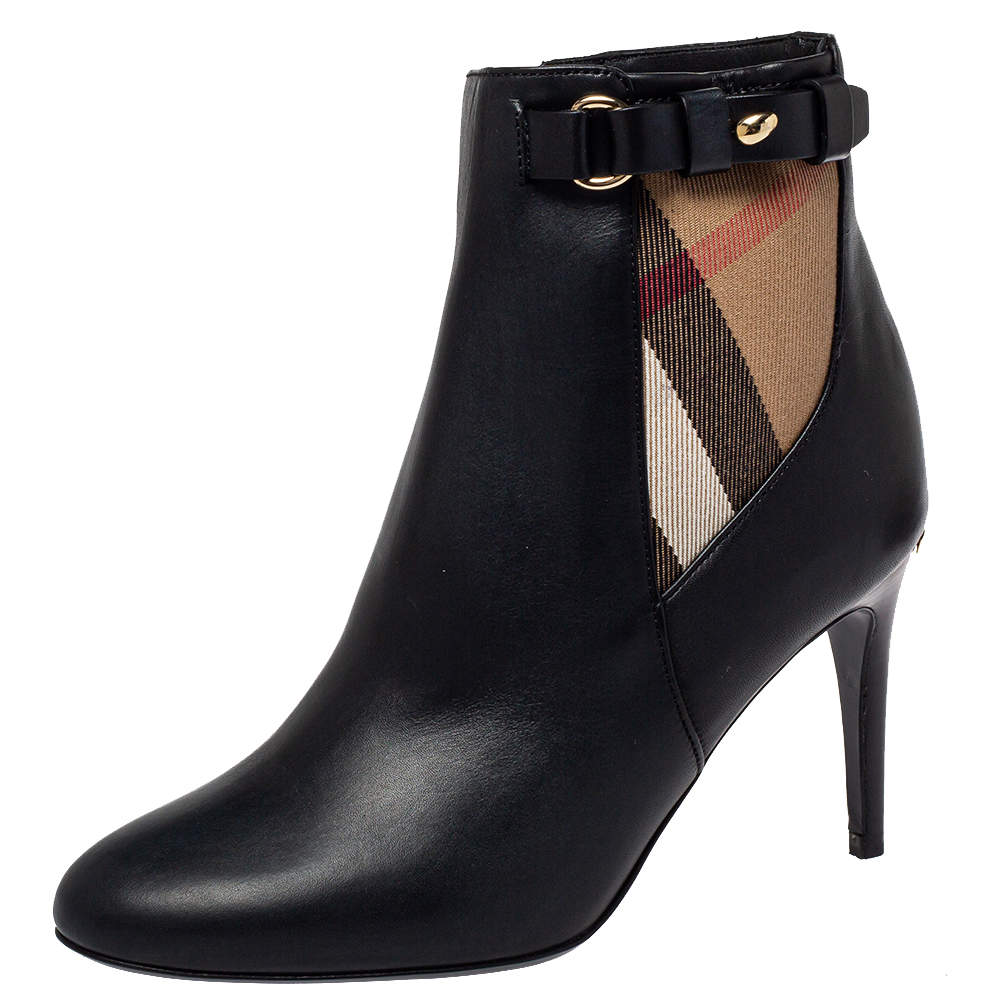 مملوكة مسبقًا Burberry Black Leather And Nova Check Canvas Ivybridge Boots Size 35