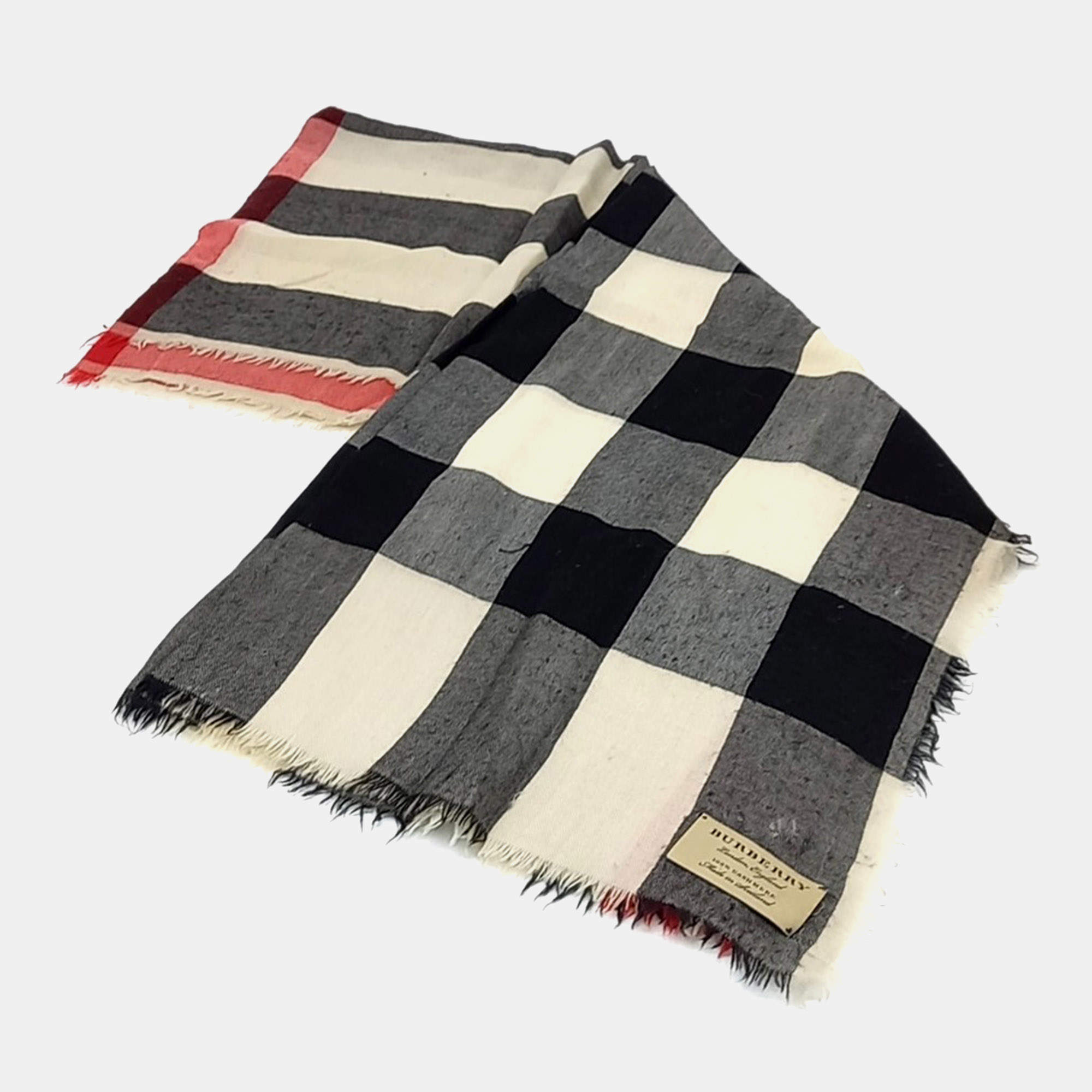 مملوكة مسبقًا Burberry cashmere shawl and scarf