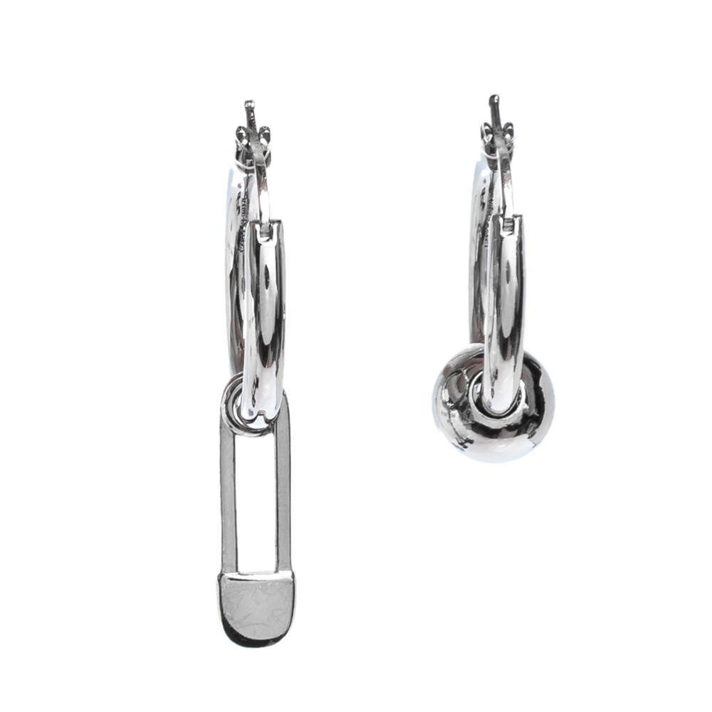 Pre Owned أقراط بربري حلقة لون فضي غير متشابه