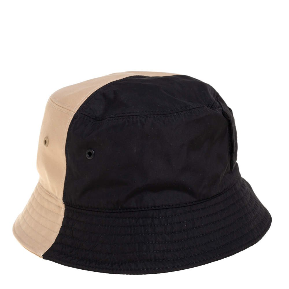 مملوكة مسبقًا Burberry Bicolor Cotton Bucket Hat XL