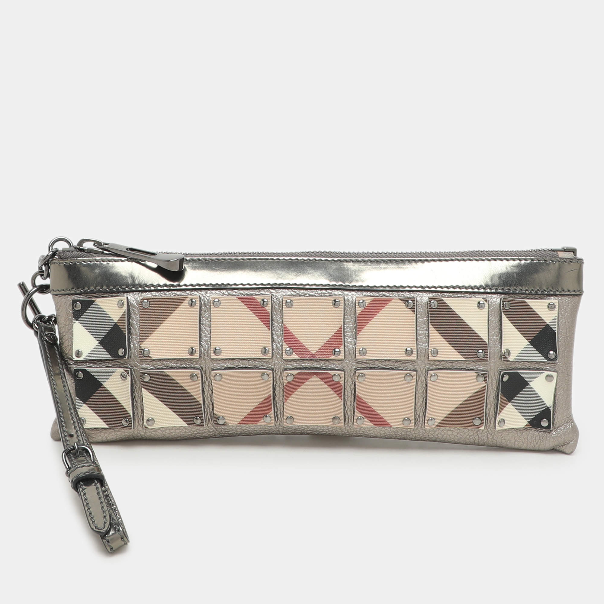 Pre Owned Burberry Metallic/Beige Nova Check PVC and Leather Zip Wristlet Clutch