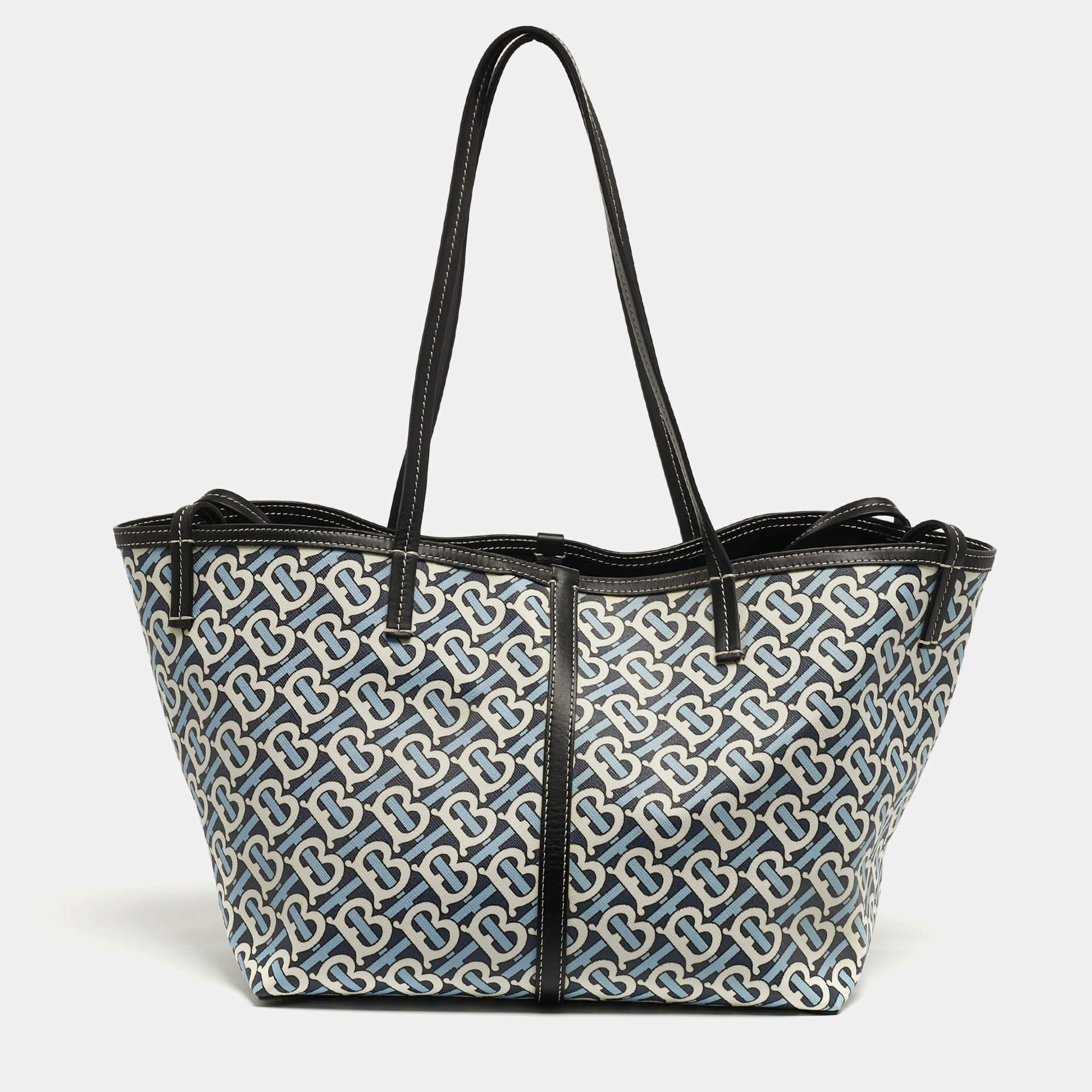 Pre Owned حقيبة شاطئ بربري قماش مغطى بنقشة TB أزرق/أسود