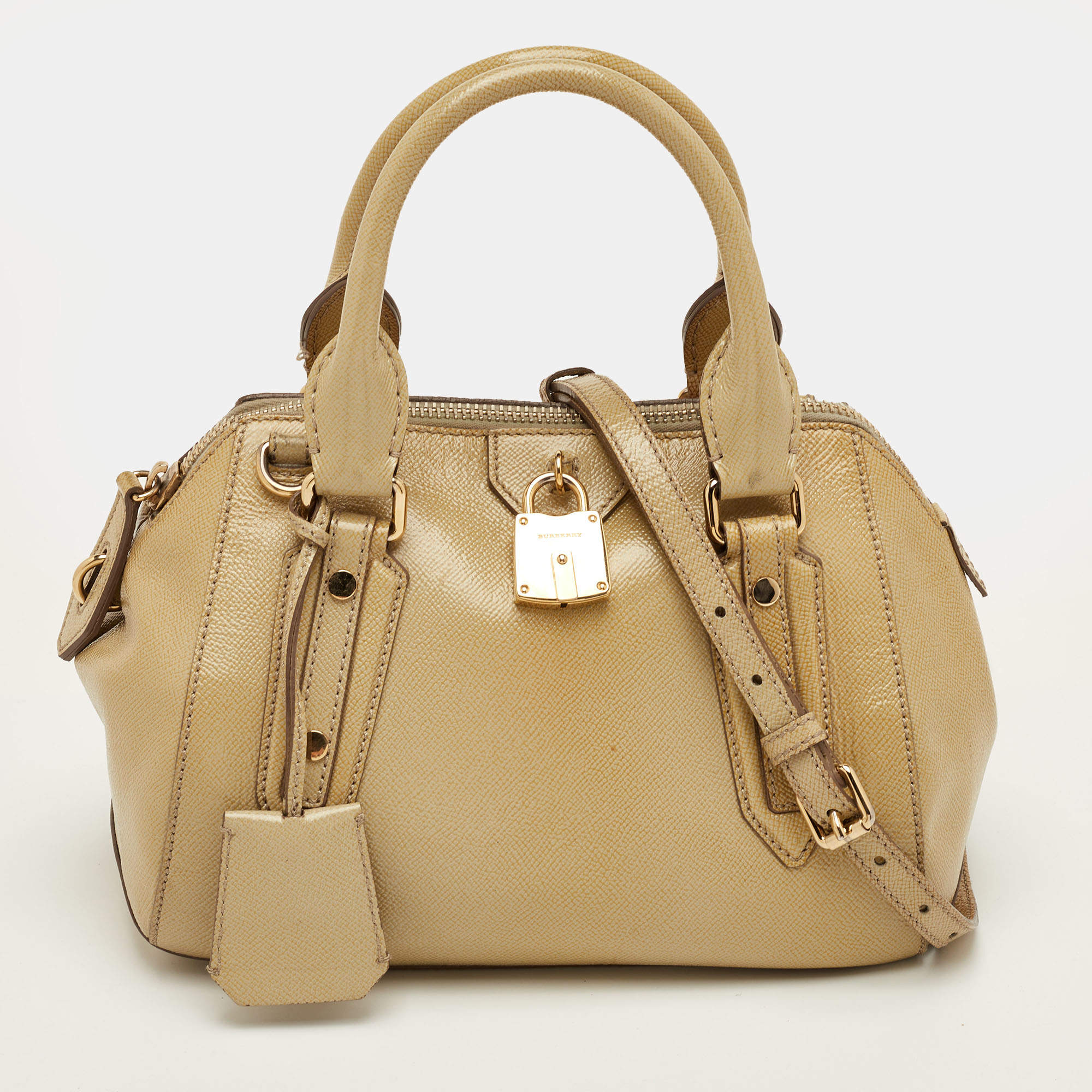 مملوكة مسبقًا Burberry Beige Patent Leather Lock Top Zip Satchel