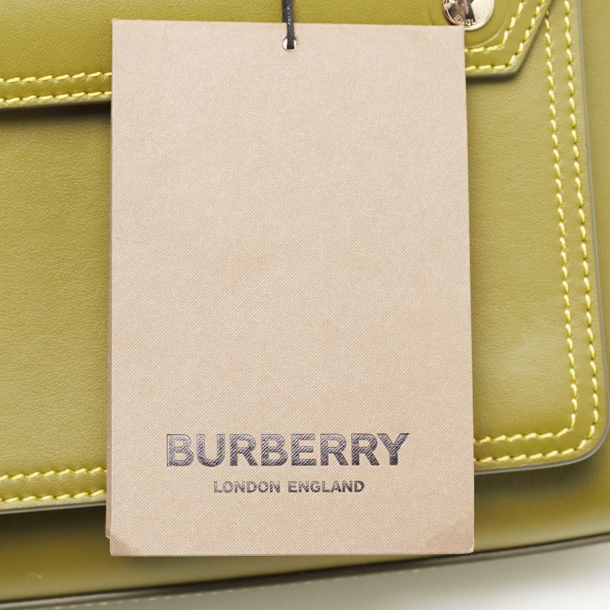 The bucket cloth handbag Burberry Green in Cloth - 36961167