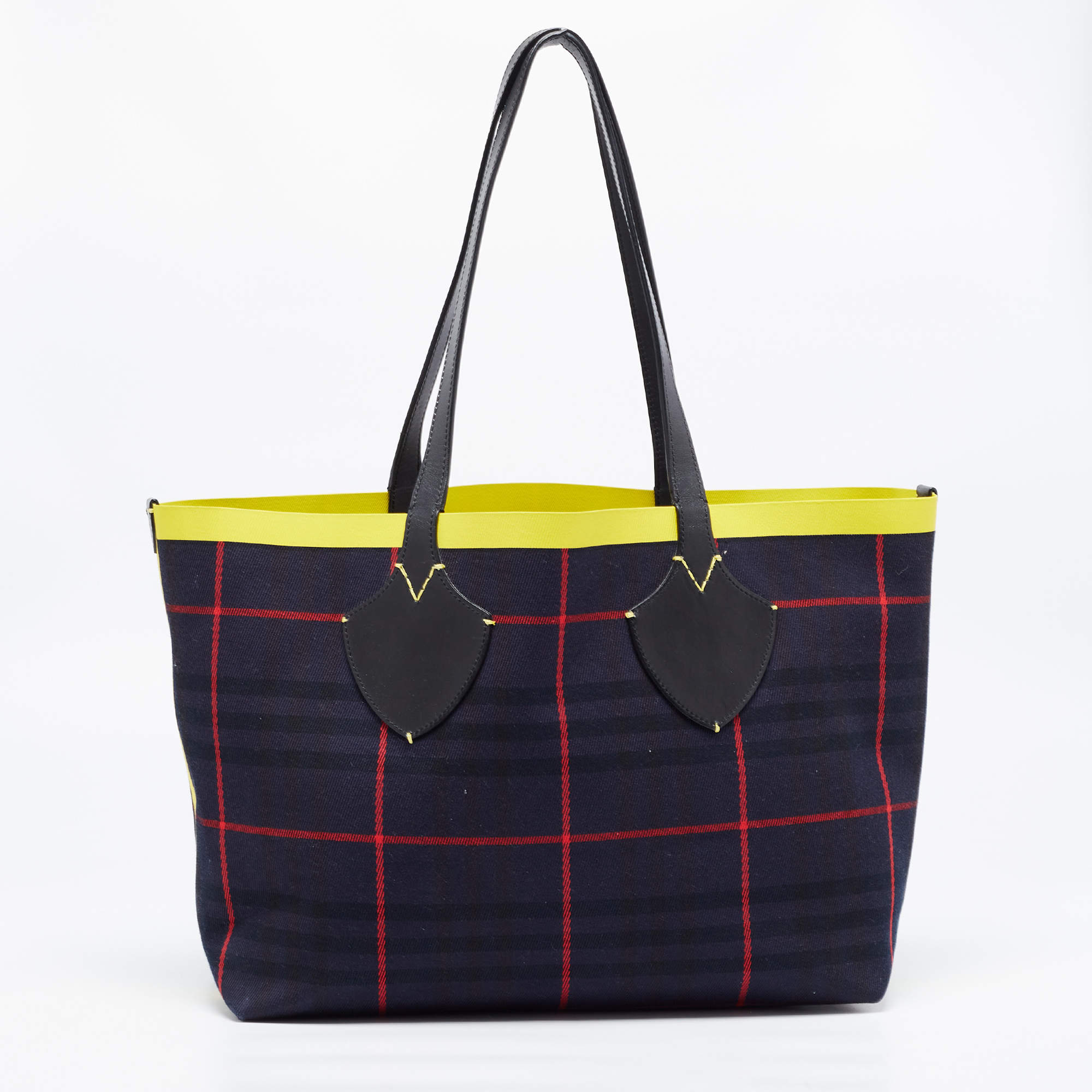 مملوكة مسبقًا Burberry Dark Blue/Red Check Canvas Medium Reversible Giant Tote