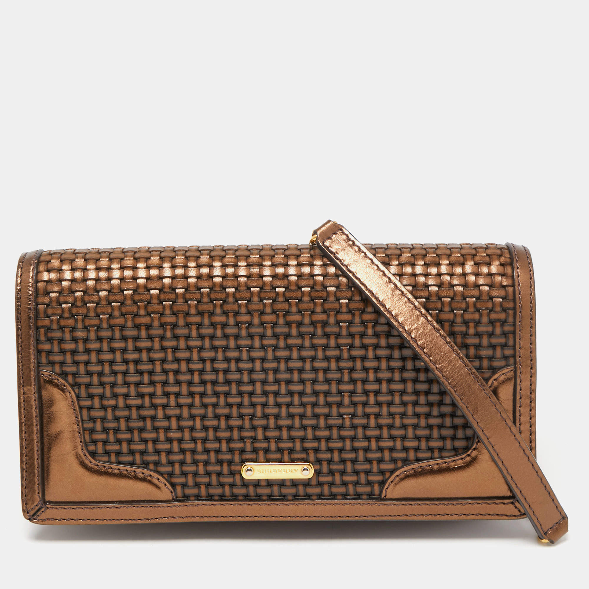 Pre Owned حقيبة كتف بربري سويدي وجلد لامع  بني /برونزي ميتاليك مرصع بقلاب