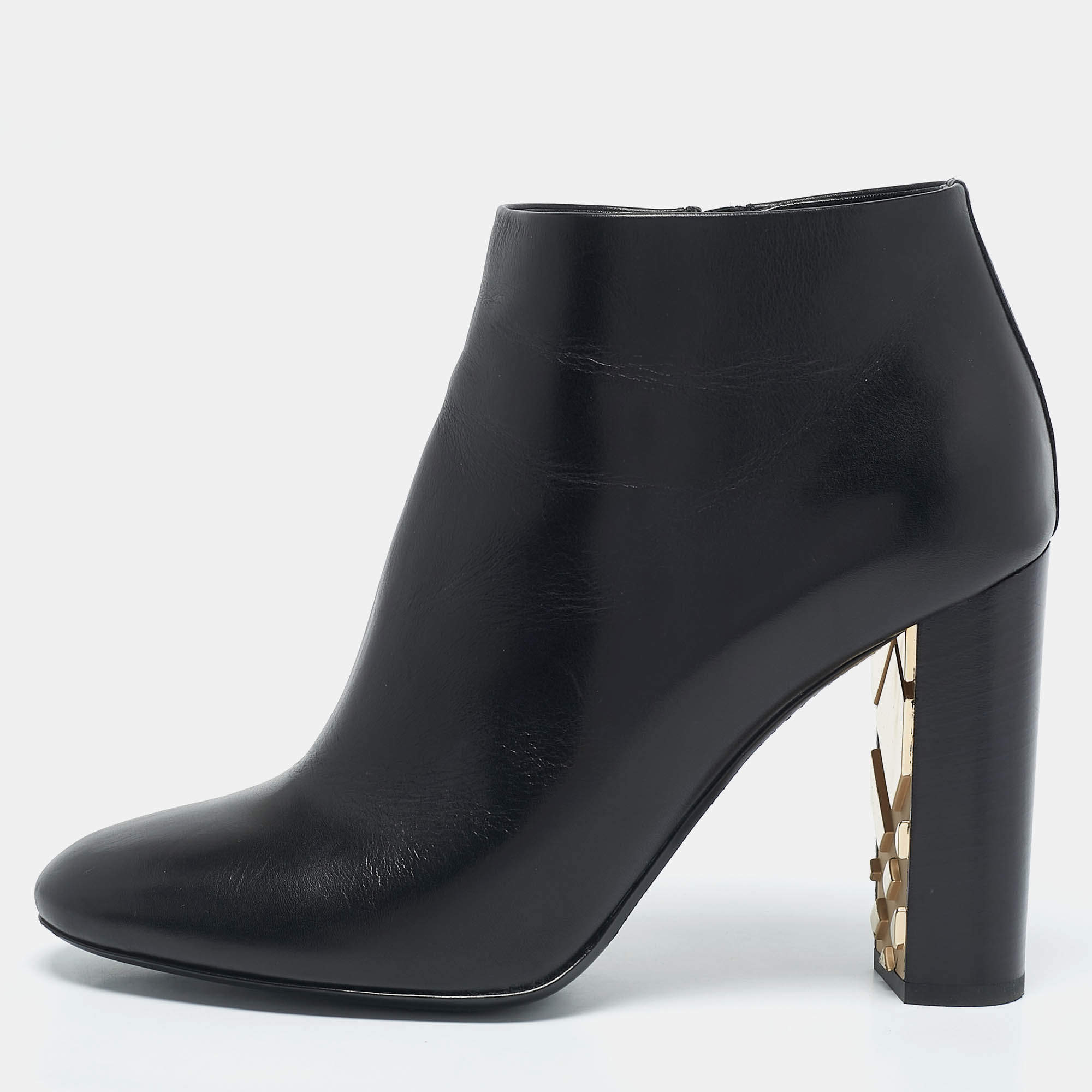 مملوكة مسبقًا Burberry Black Leather Equestrian Kennard Ankle Length Boots Size 39.5