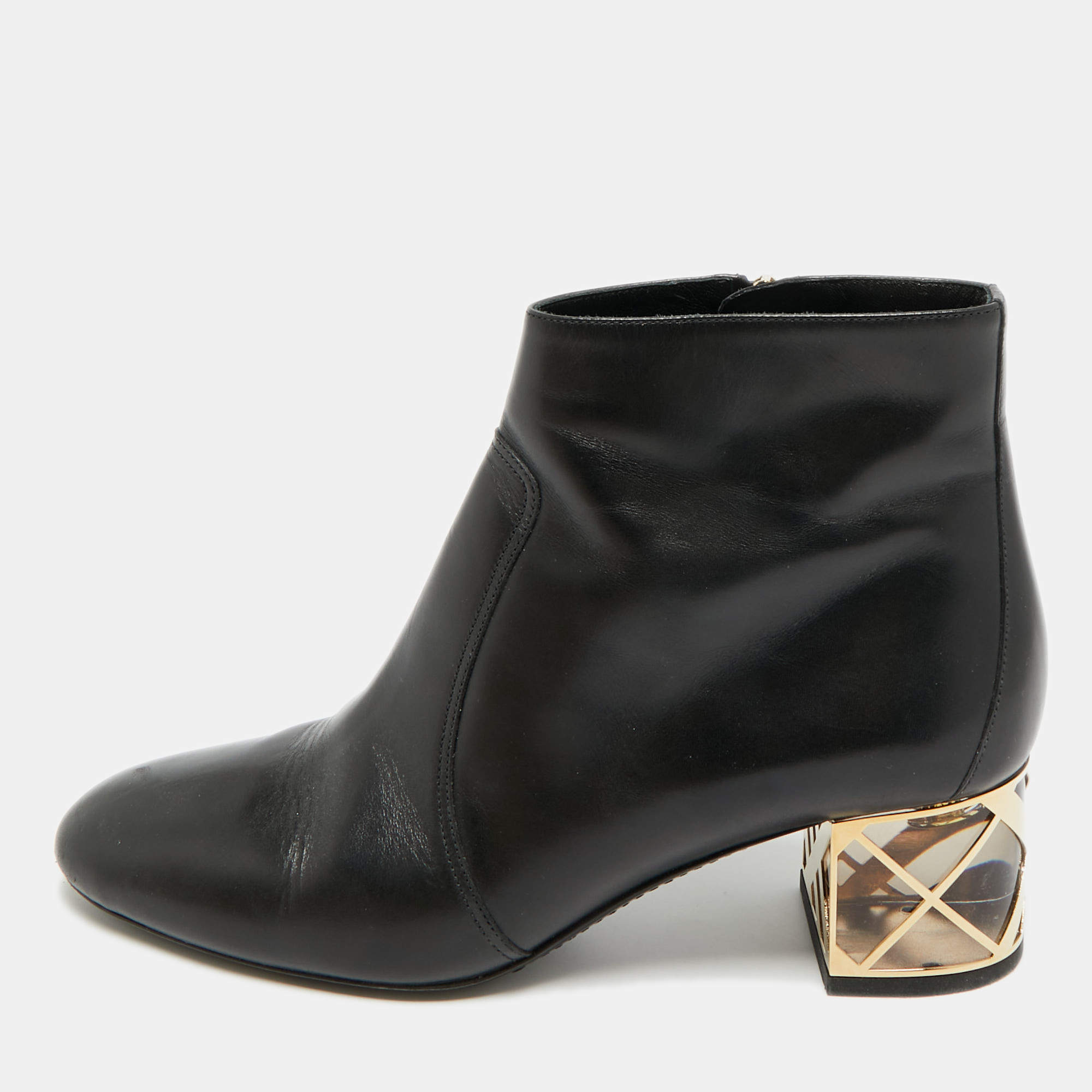 مملوكة مسبقًا حذاء برقبة بربري جلد أسود بلزدون بطول الكاحل مقاس 39