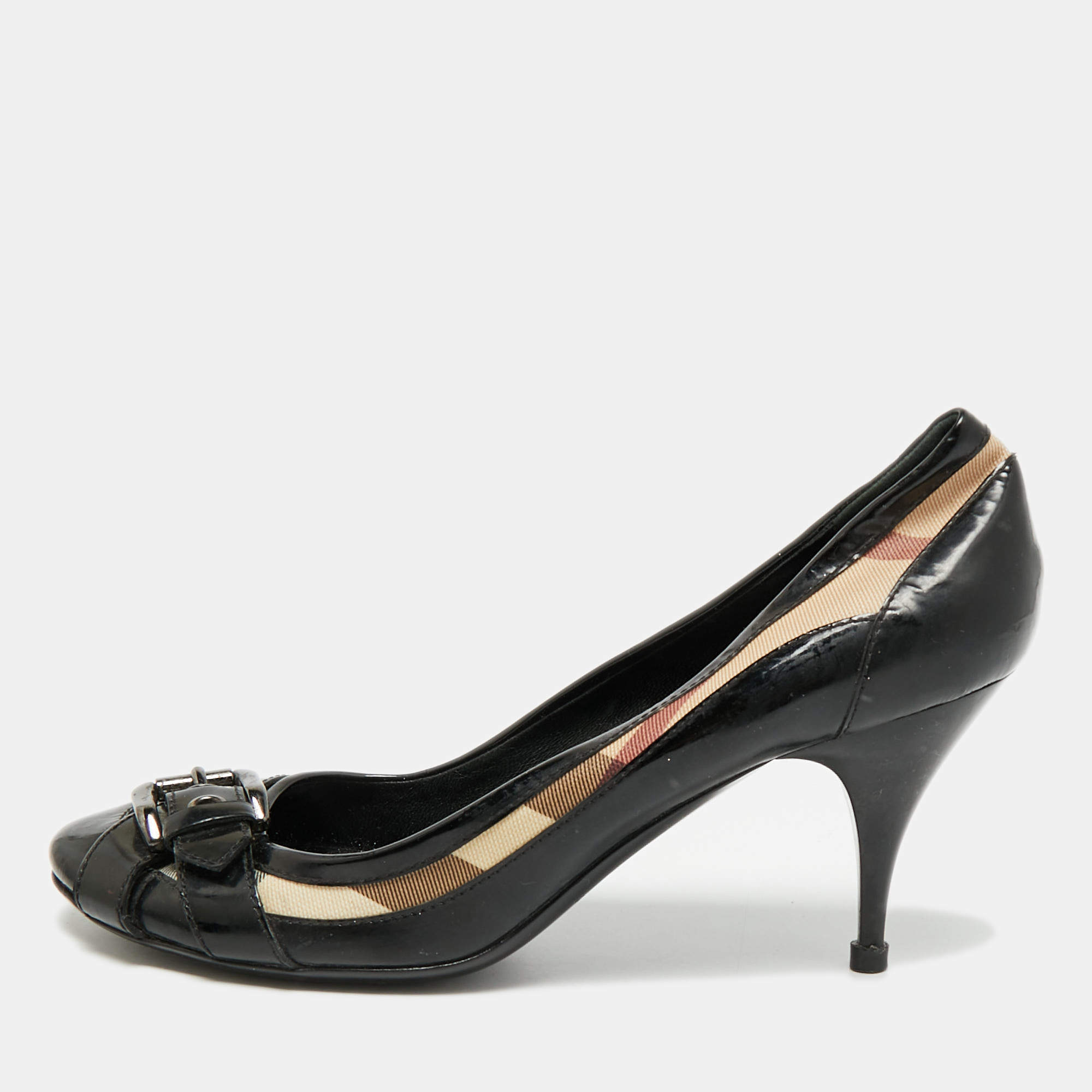 Pre Owned Burberry Buckle Size 38.5 Black/Beige Coated Canvas and Patent Leather Pumps