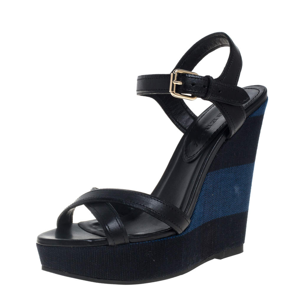 مملوكة مسبقًا صندل بربري سيور متعاكسة كعب روكي فتحة كعب نعل سميك كانفاس و جلد أسود مقاس 37