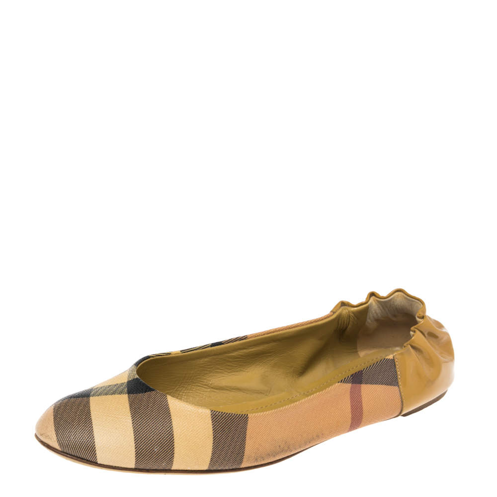 مملوكة مسبقًا Burberry Yellow Nova Check Coated Canvas and Patent Leather Scrunch Ballet Flats Size 39