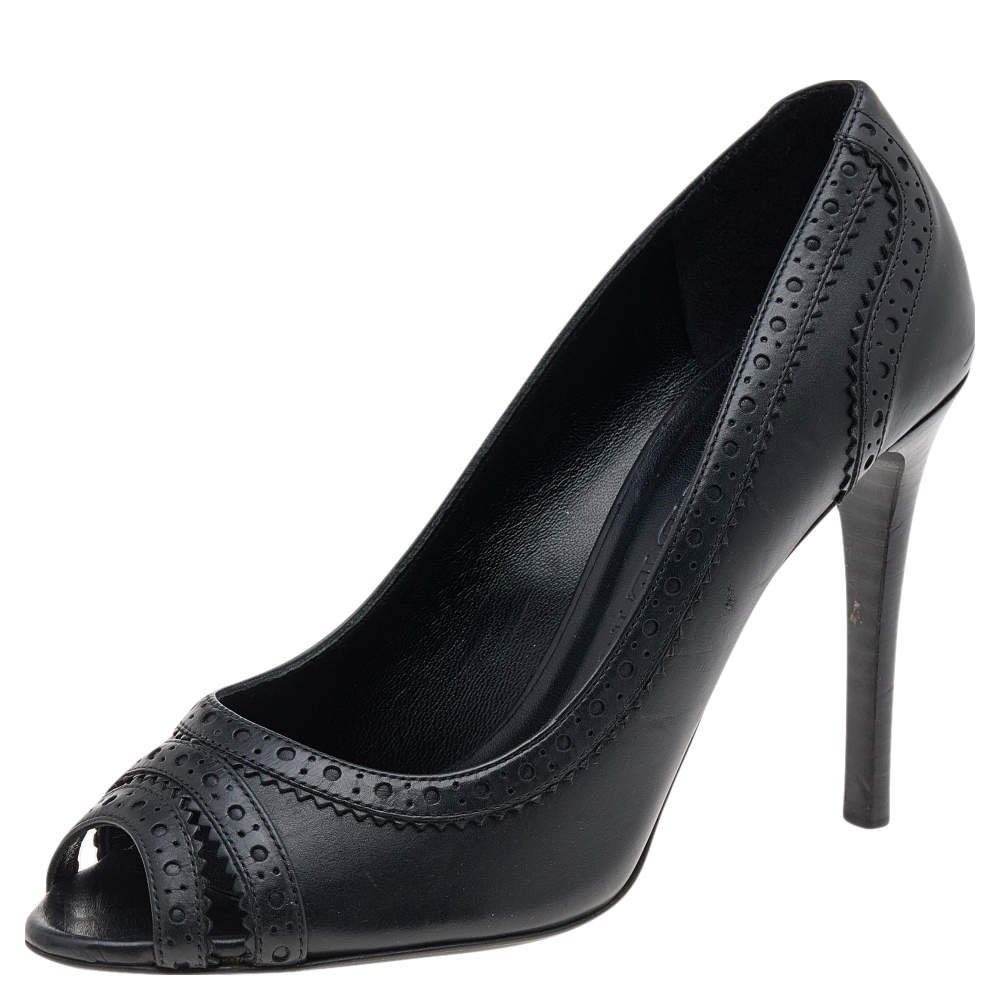 Pre Owned حذاء كعب عالي بربري جلد أسود مقدمة مفتوحة مقاس 38