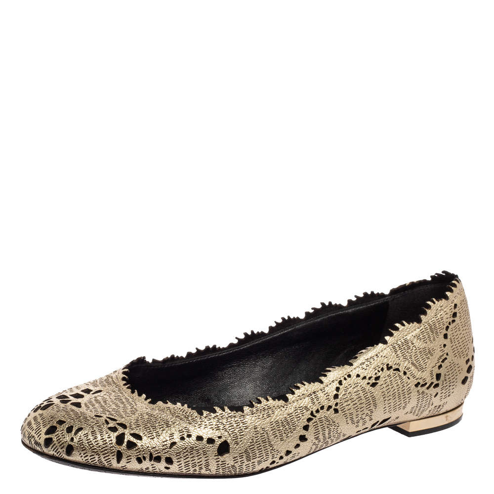 Pre Owned حذاء باليرينا فلات بربري جلد برونزي ميتاليك مقاس 38