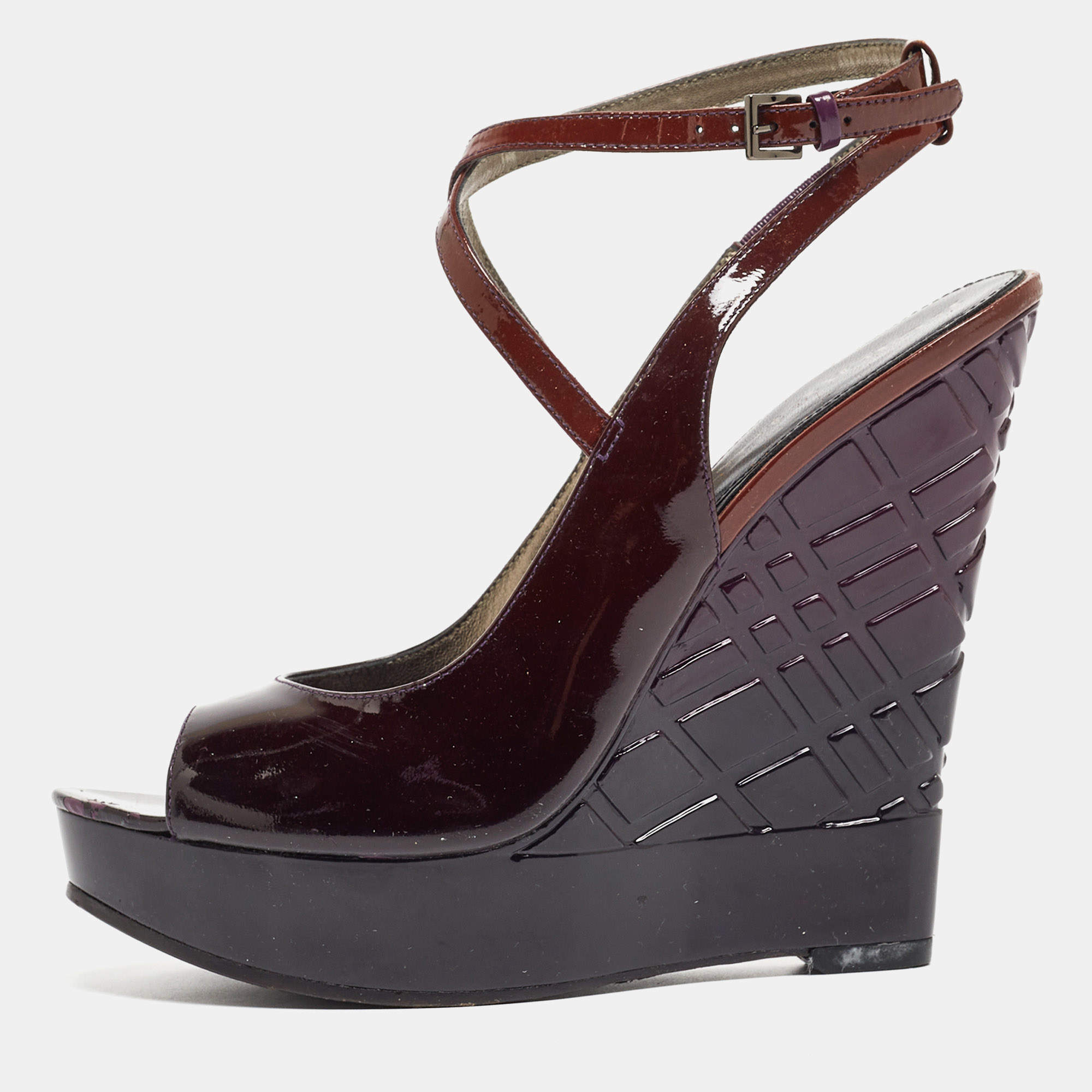 Pre Owned صندل بربري جلد بنفسجي لامع نعل سميك كعب روكي مقاس 36