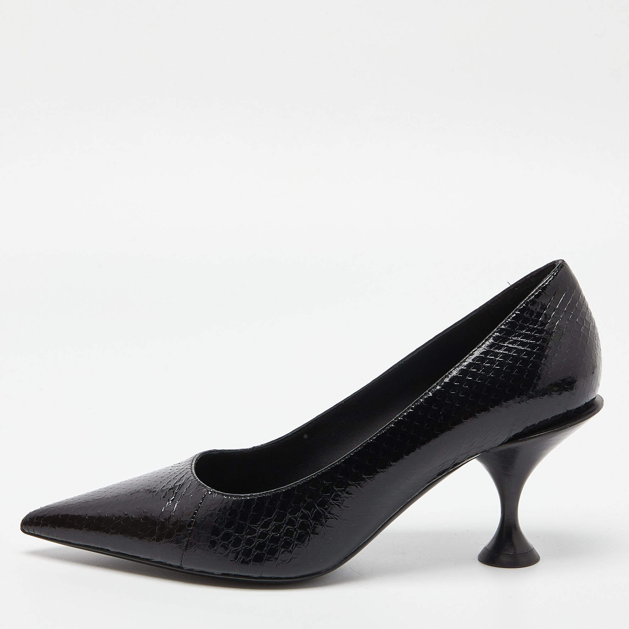 مملوكة مسبقًا  Burberry Black Watersnake Leather Pointed Toe Wellton Pumps Size 38