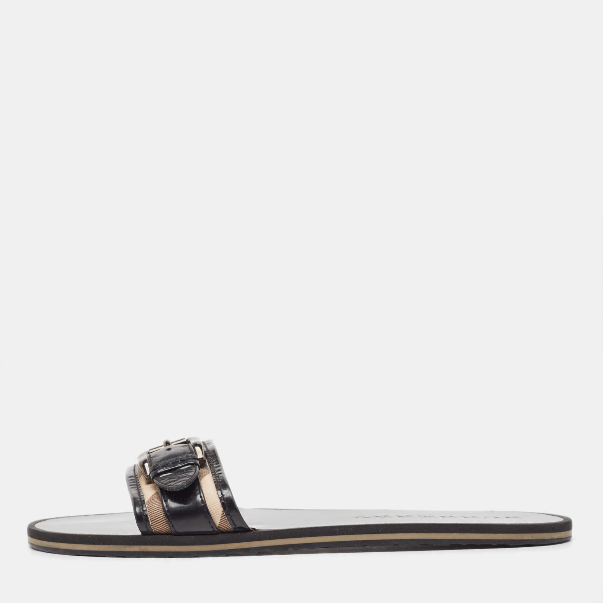 مملوكة مسبقًا Burberry Black/Beige Patent Leather and Check Canvas Flat Slides Size 40