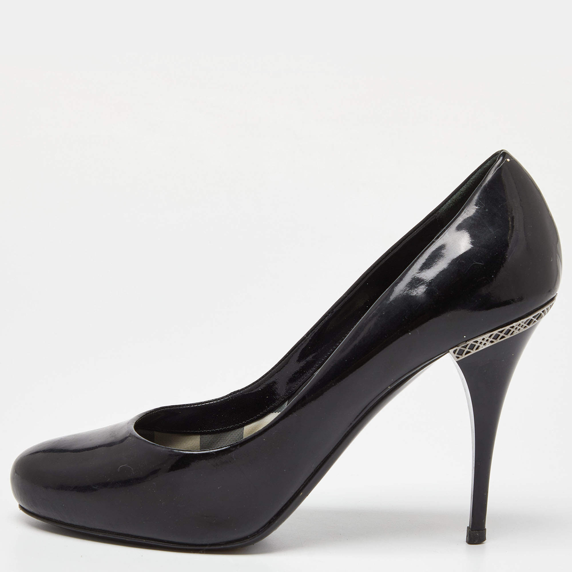 Burberry Black Patent Leather Round Toe Pumps Size 40