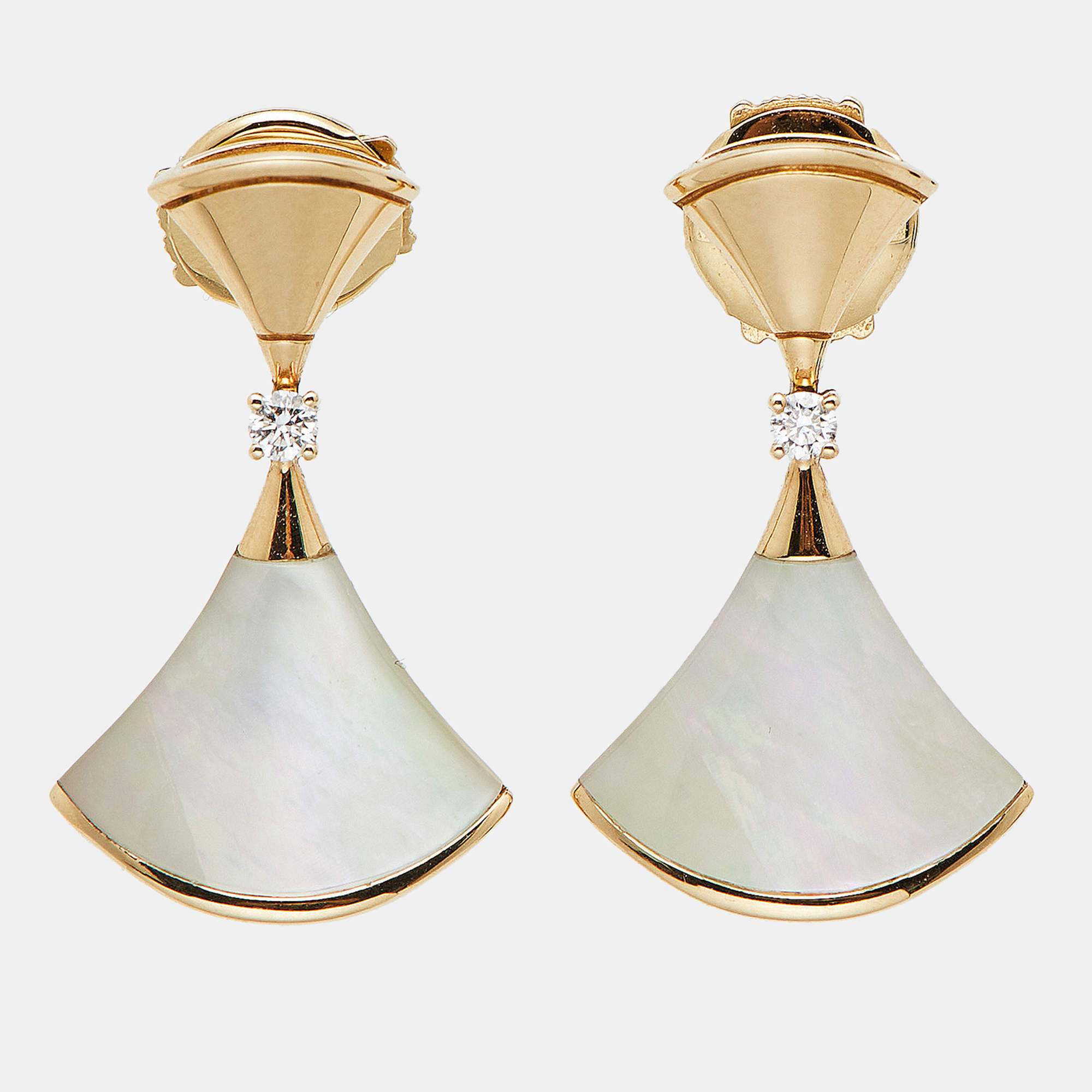 مملوكة مسبقًا Bvlgari Divas' Dream Mother of Pearl Diamonds 18k Yellow Gold Earrings