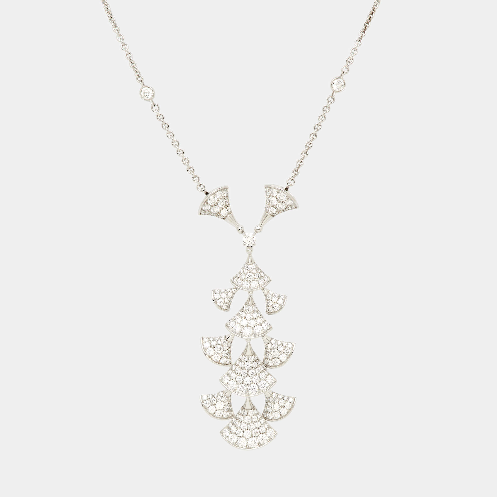 Pre Owned Bvlgari Divissima Diamond 18K White Gold Pendant Necklace