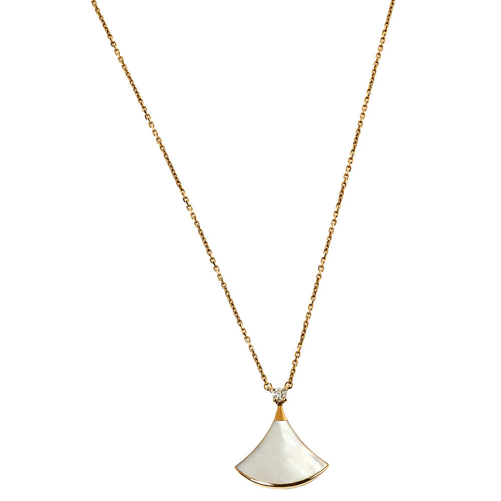 Pre Owned Bvlgari Divas' Dream Diamond Mother of Pearl 18K Yellow Gold Necklace