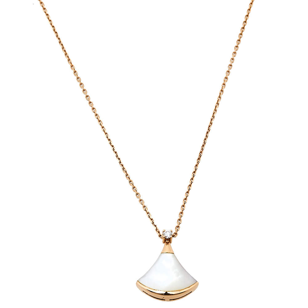 Pre Owned Bvlgari Divas' Dream Diamond Mother of Pearl 18K Rose Gold Pendant Necklace