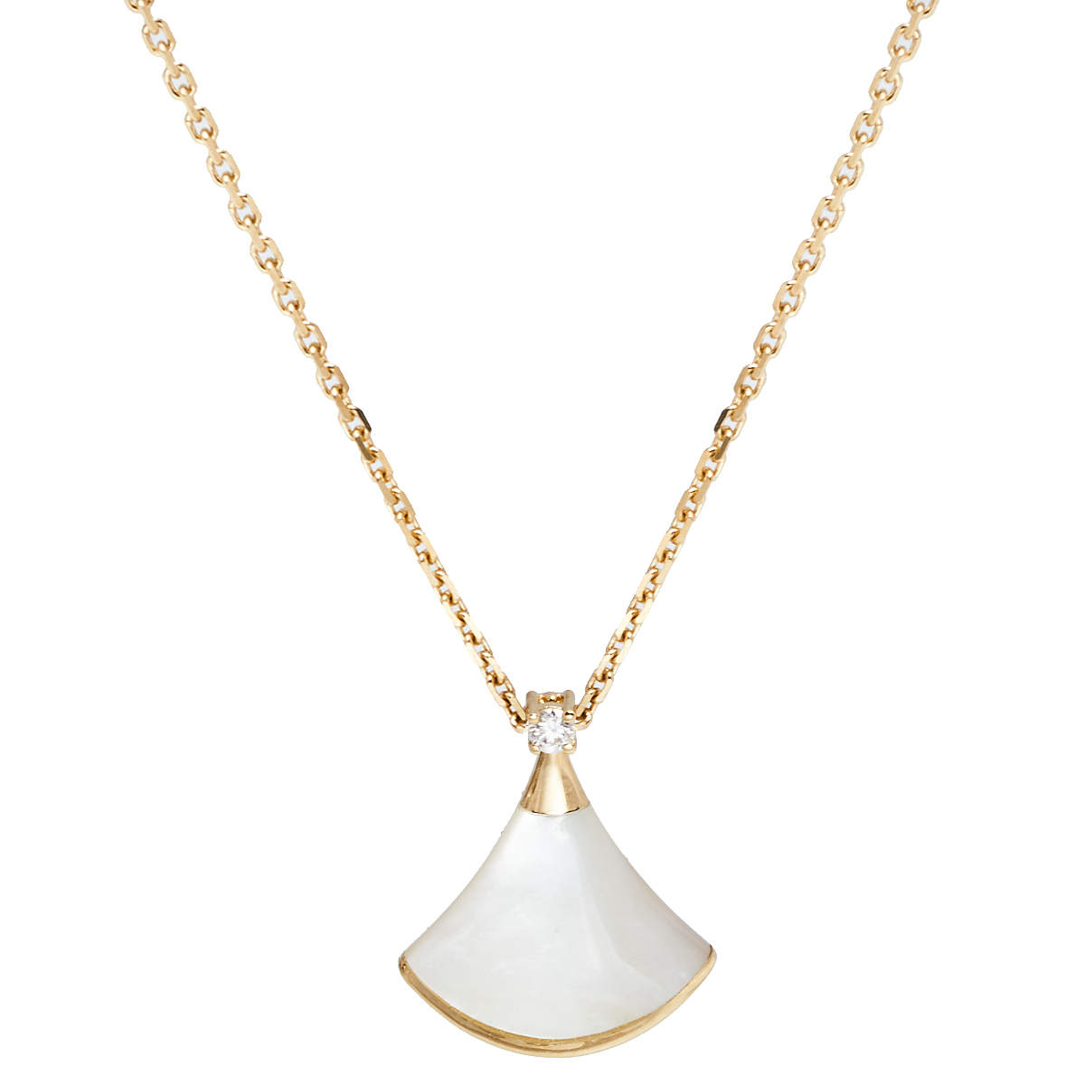 Pre Owned Bvlgari Divas' Dream Mother of Pearl Diamond 18K Yellow Gold Pendant Necklace