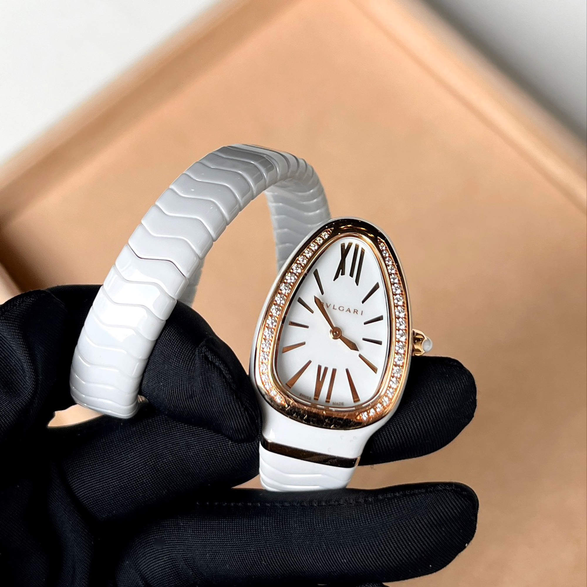 Bvlgari White Diamond 18k Rose Gold Serpenti 102613 Quartz Women's Wristwatch 35 mm