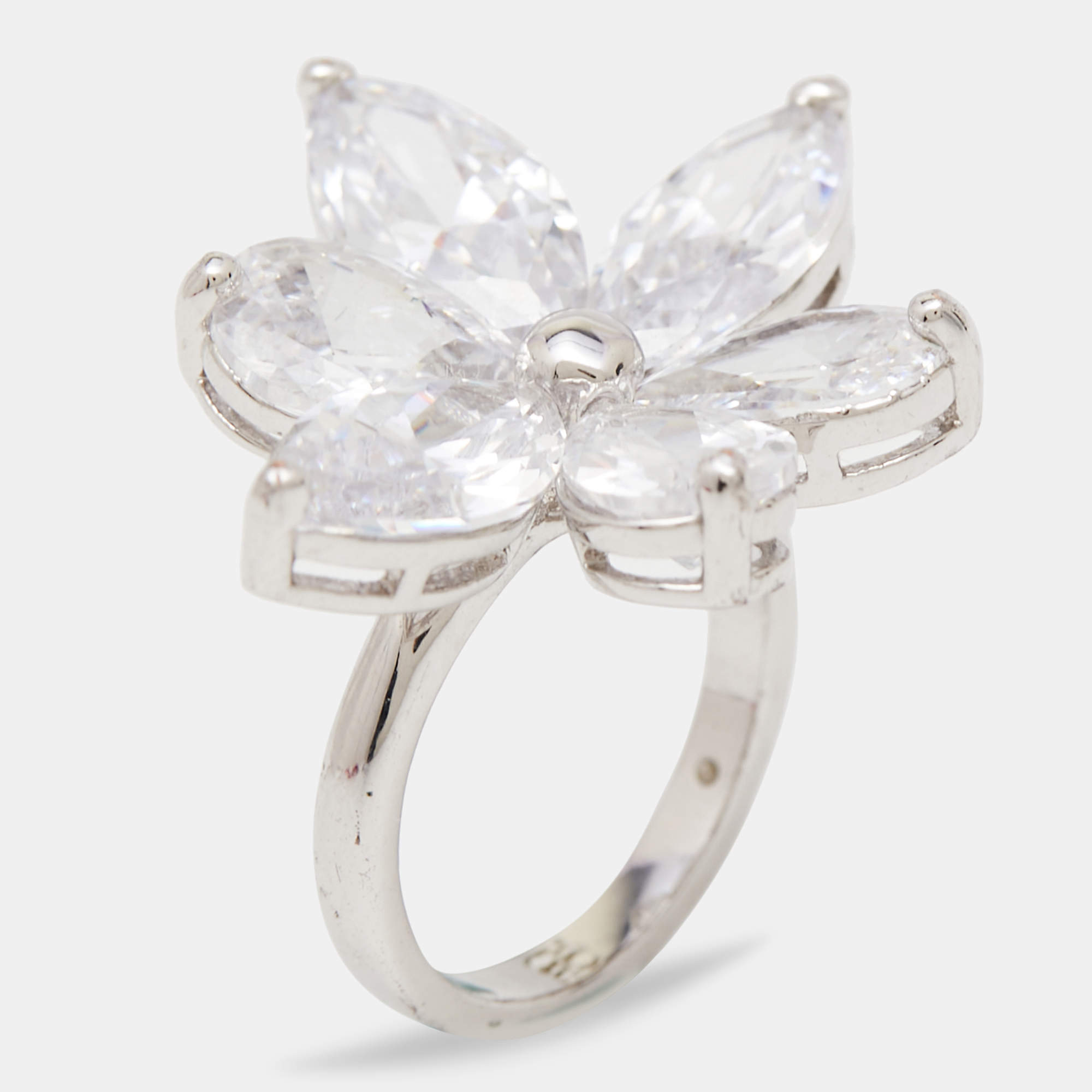 Pre Owned Carolina Herrera CH Crystal Jasmine Silver Tone Ring Size 52