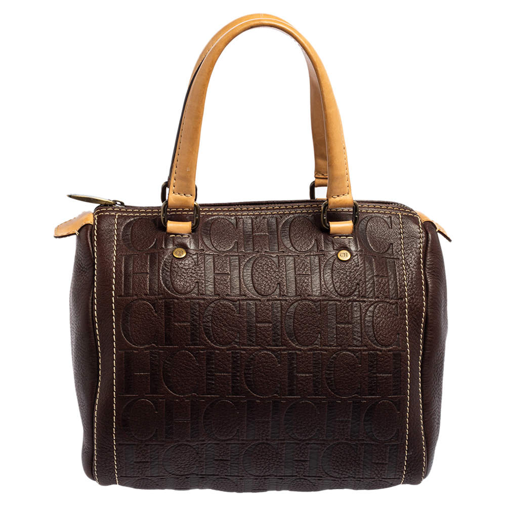 مملوكة مسبقًا حقيبة بوسطون كارولينا هيريرا اندي جلد منقوش مونوغرامي بني داكن