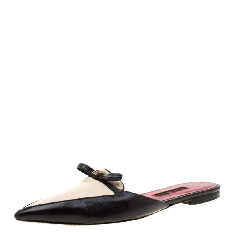 حذاء سلايد كارولينا هيريرا جلد كريمي/أسود بفيونكة مزينة مقدمة مدببة مقاس 37