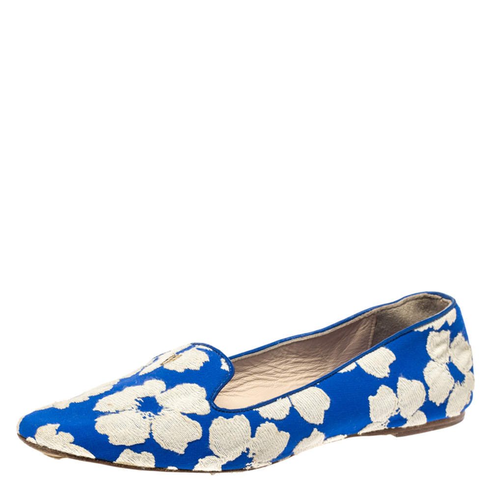 Pre Owned Carolina Herrera Blue/White Floral Embroidered Fabric Smoking Slipper Size 37