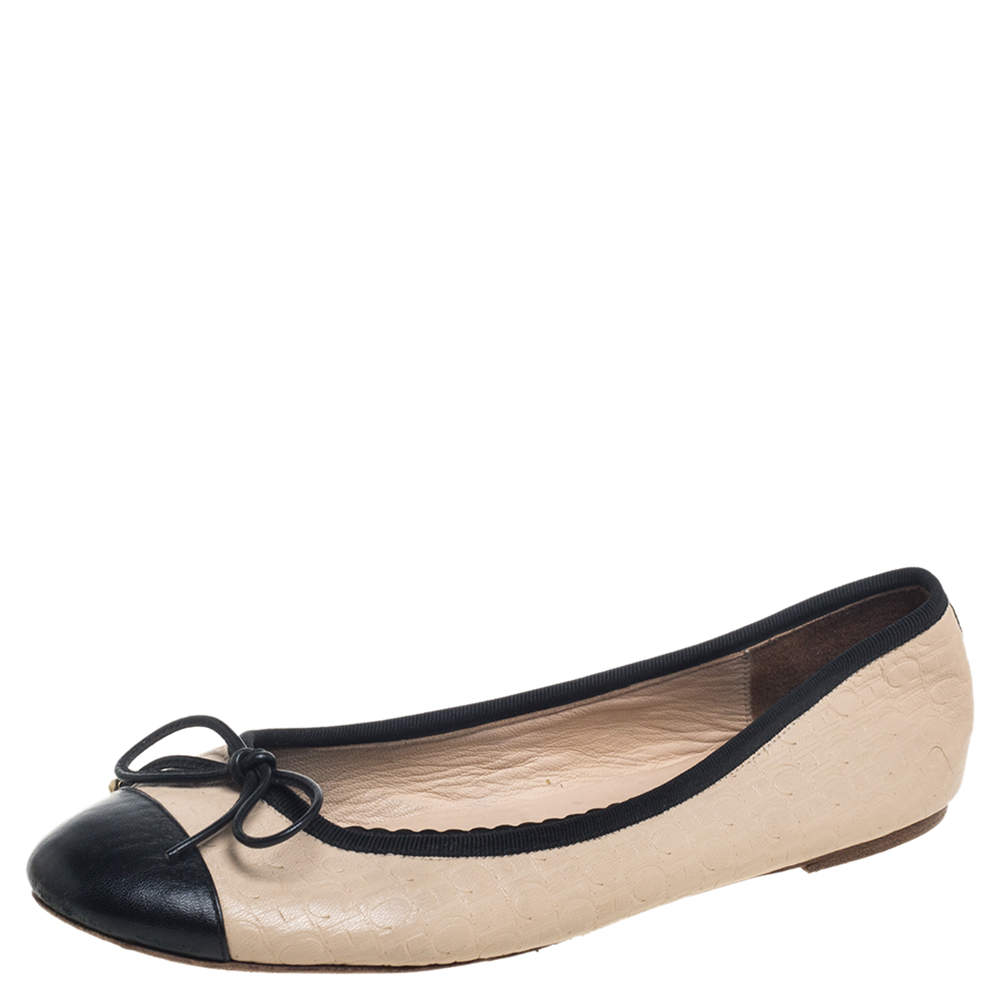 Pre Owned CH Carolina Herrera Beige/Black Leather Bow Flats Size 38