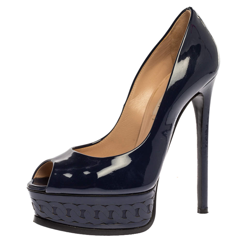 Pre Owned حذاء كعب عالي كاسادي بمقدمة مفتوحة جلد لامع أزرق مقاس 36