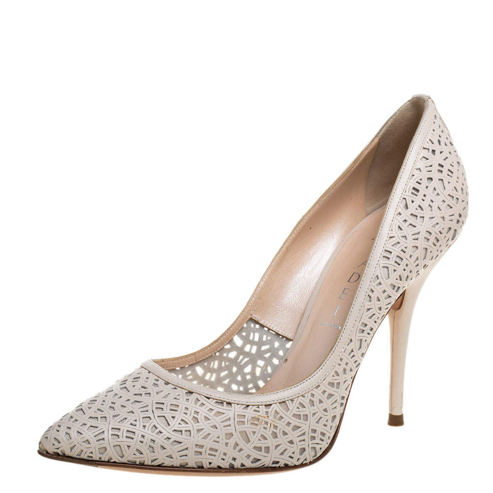 مملوكة مسبقًا Casadei White Leather Laser Cut Pointed Toe Pumps Size 38.5