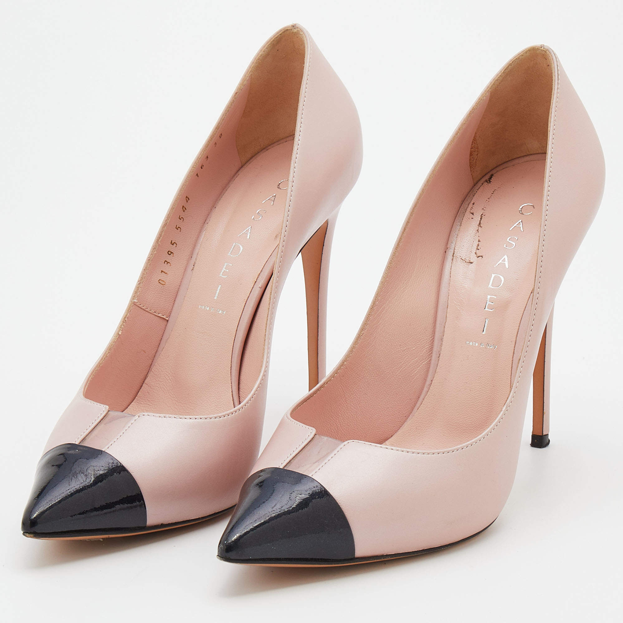 مملوكة مسبقًا Casadei Light Pink/Black Leather Pointed Toe Pumps Size 38
