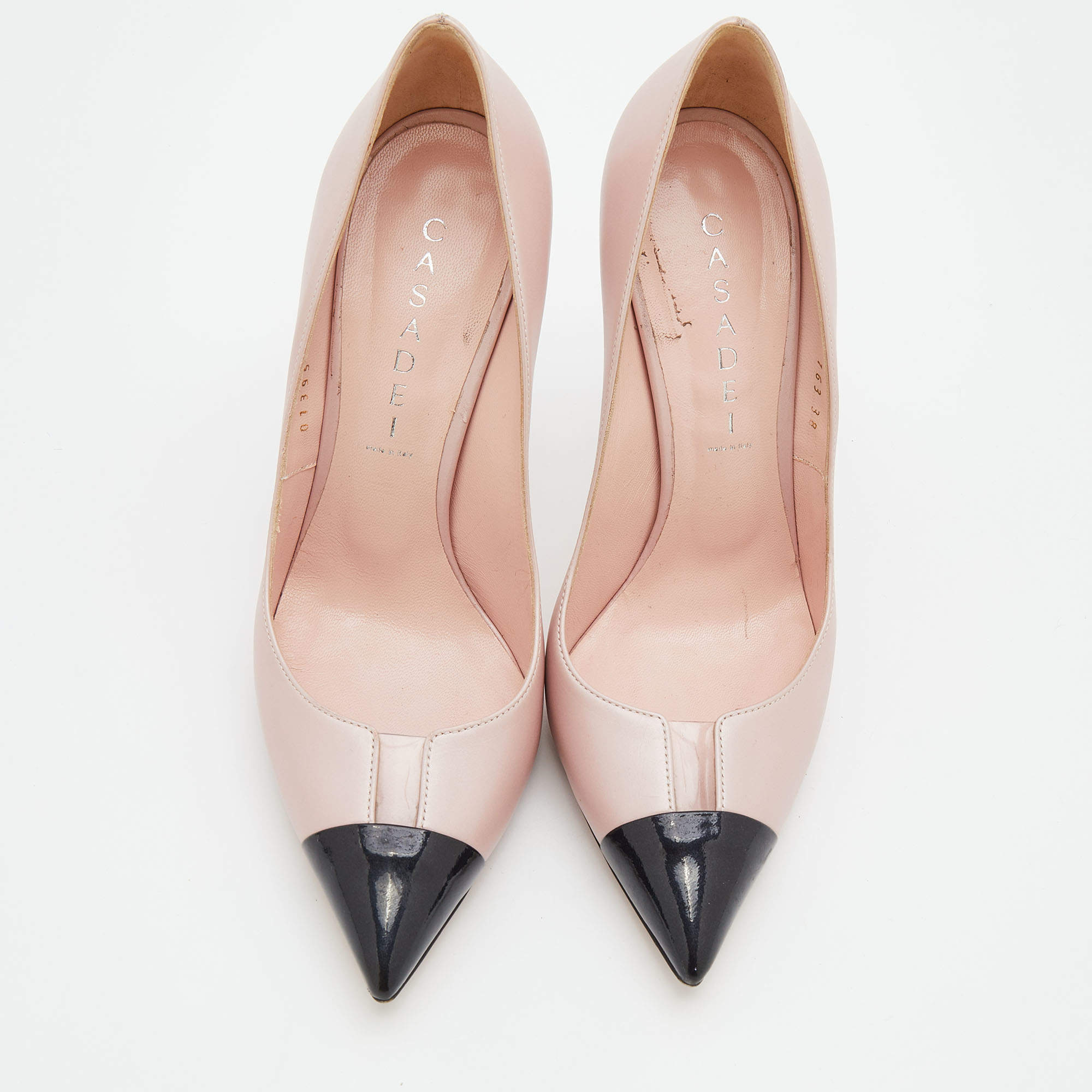 مملوكة مسبقًا Casadei Light Pink/Black Leather Pointed Toe Pumps Size 38