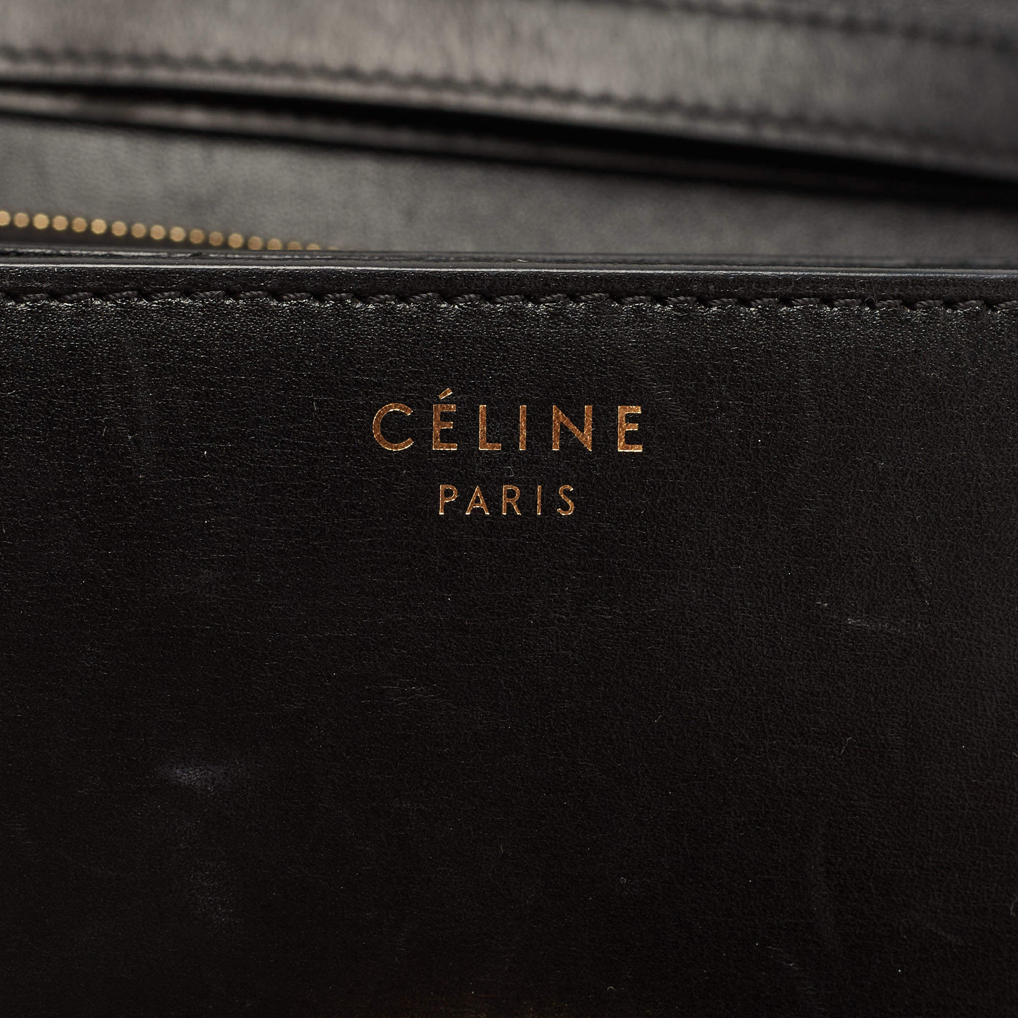 Celine Box) is it true that Ombré Lizard Skin will turn yellow?