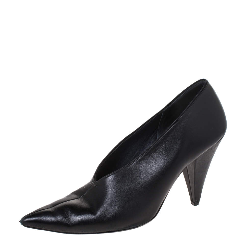 مملوكة مسبقًا Celine Black Leather V Neck Pointed Toe Pumps Size 40