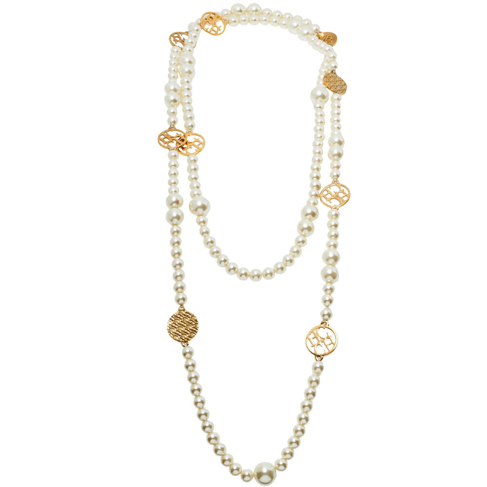 Pre Owned CH Carolina Herrera A day for Love Station Necklace