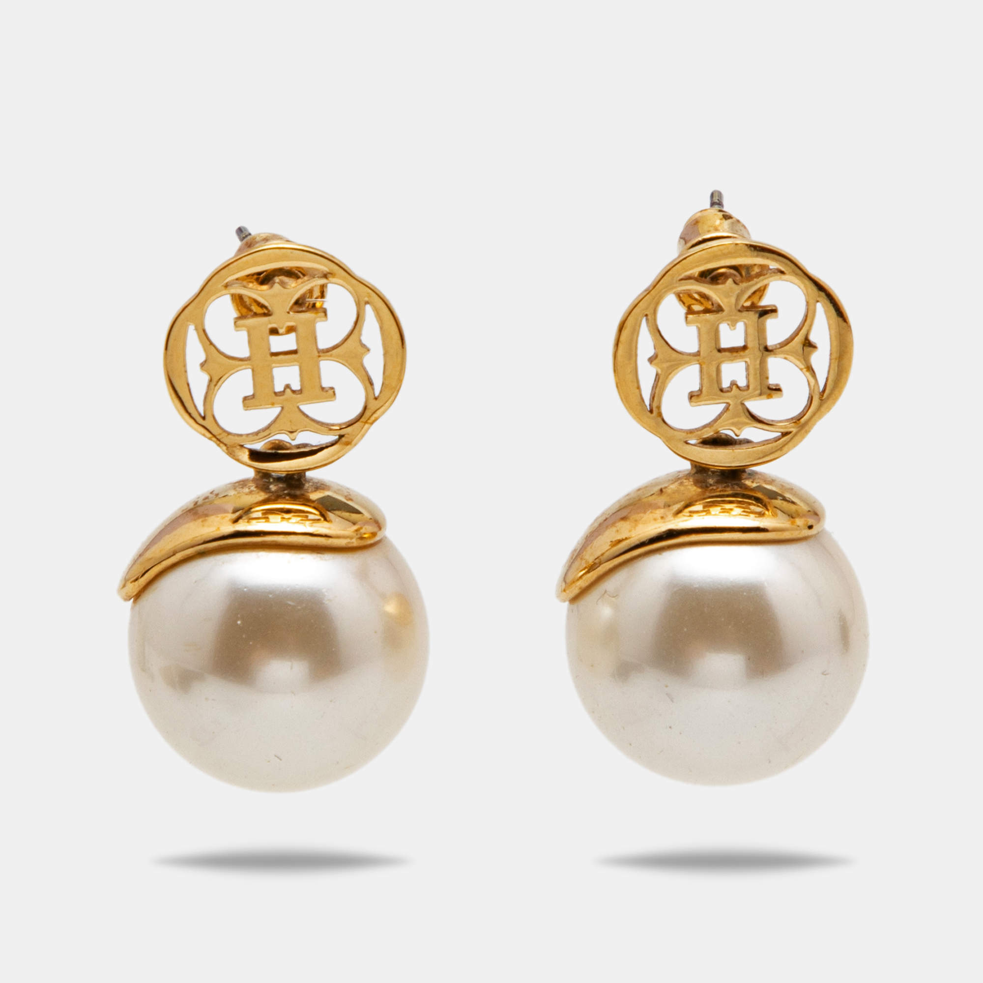 Pre Owned CH Carolina Herrera Gold Tone Logo Pearl Drop Earrings