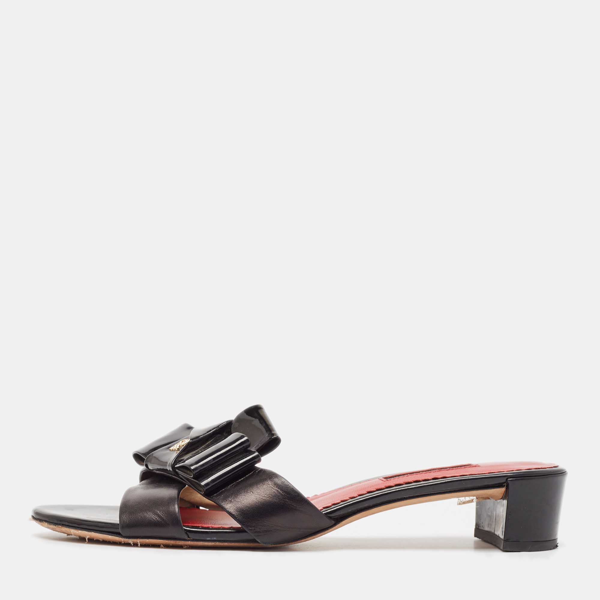 Pre Owned CH Carolina Herrera Black Leather Crisscross Slide Sandals Size 40